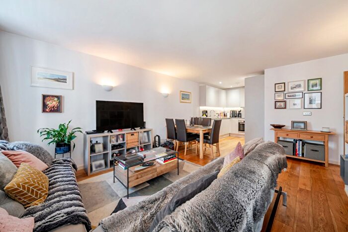 2 Bedroom Flat For Sale In Camberwell New Road, London, SE5