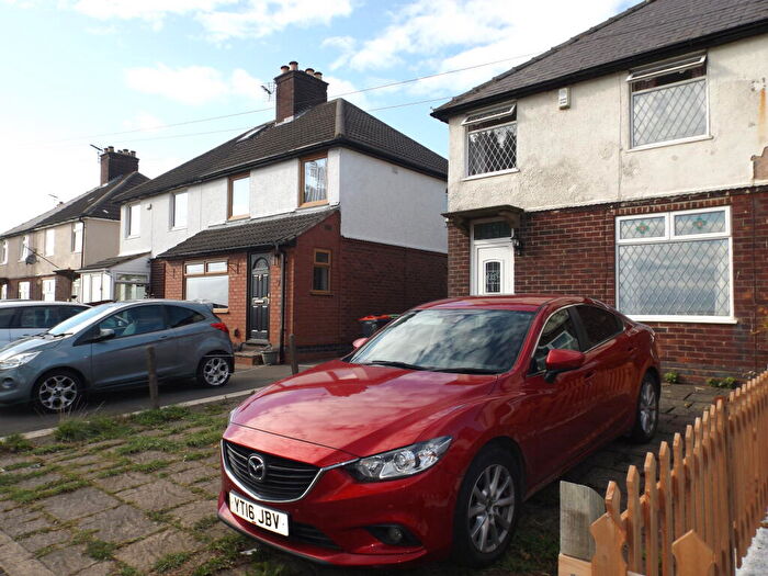 3 Bedroom Semi-Detached House To Rent In Strawberry Bank, Huthwaite, NG17