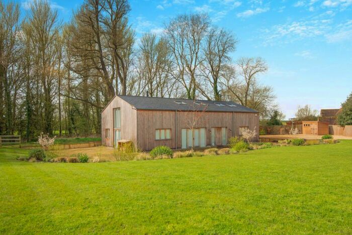 3 Bedroom Detached House For Sale In Tythrop Barn, Near Thame, Oxon/Bucks Borders, HP17