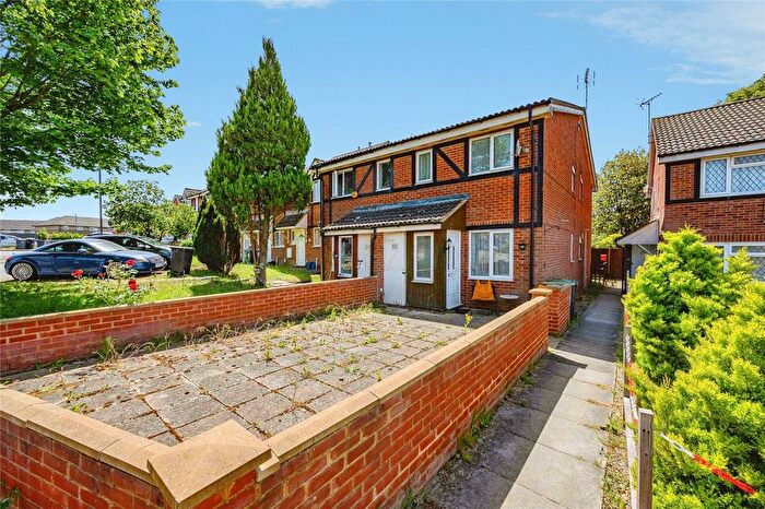 1 Bedroom Terraced House For Sale In Swan Mead, Luton, Bedfordshire, LU4