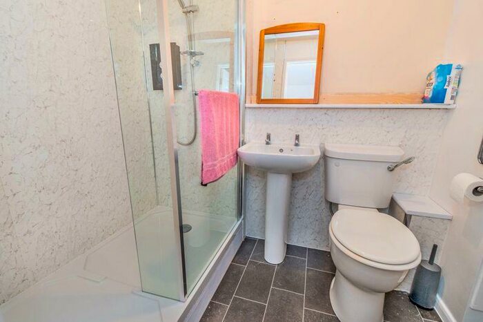 2 Bedroom Flat For Sale In Chestnut Lodge, Southampton, SO16