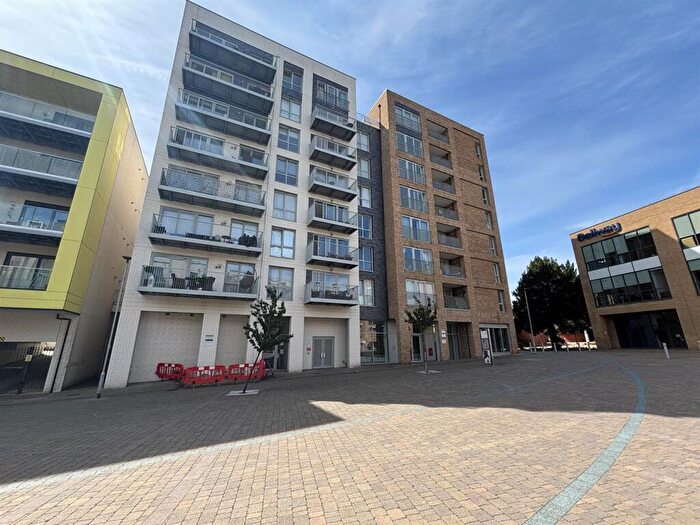 2 Bedroom Flat For Sale In Cunard Square, Chelmsford, CM1