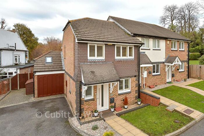 3 Bedroom End Of Terrace House For Sale In Green Leaf Avenue, Wallington, Surrey, SM6