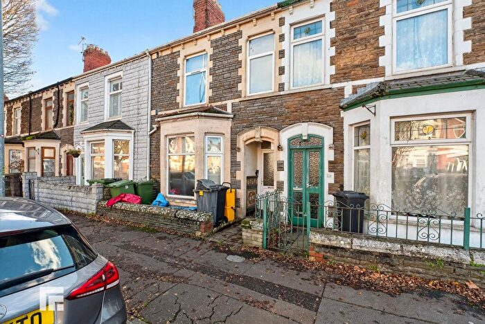 2 Bedroom Apartment For Sale In Corporation Road, Cardiff, CF11