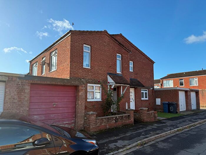 3 Bedroom Semi-Detached House To Rent In Brandon Road, High Wycombe, HP12