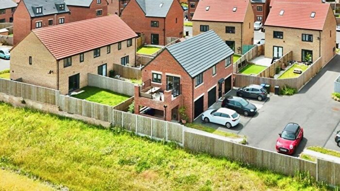 2 Bedroom Coach House For Sale In Bretton Way, Barnsley, S71