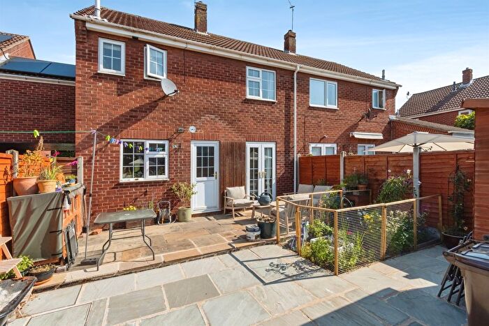 3 Bedroom Semi-Detached House For Sale In Pinfold Avenue, Sherburn In Elmet, Leeds, LS25