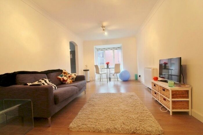 2 Bedroom Flat To Rent In Shelley Way, London, SW19