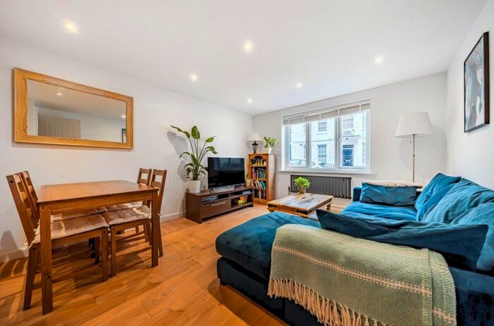 1 Bedroom Flat To Rent In Sherborne Court, The Mount, Guildford, GU2