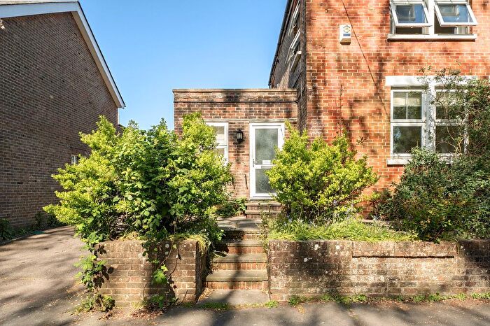 2 Bedroom Flat For Sale In London Road, Pulborough, RH20