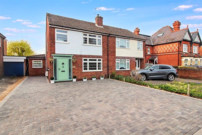 4 Bedroom Semi Detached House For Sale In School Road, Tilehurst, Reading, RG31