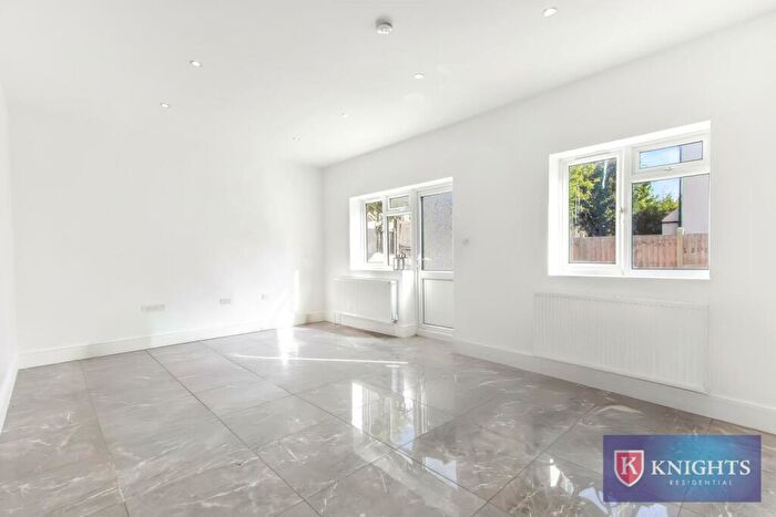 6 Bedroom End Of Terrace House To Rent In Vicarage Road, Tottenham, London, N17