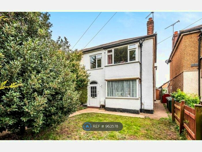 2 Bedroom Flat To Rent In London Road, Ashford TW15