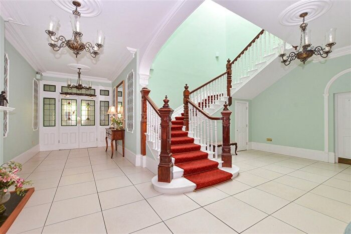 1 Bedroom Flat For Sale In Massetts Road, Horley, Surrey, RH6