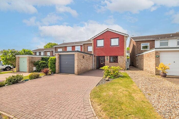 4 Bedroom Semi-Detached House For Sale In Sycamore Way, Hazlemere, HP15