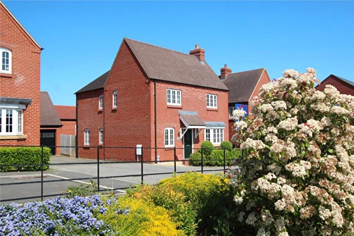 4 Bedroom Detached House For Sale In Otter Close, Brackley, Northamptonshire, NN13