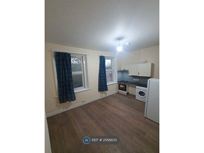 Studio To Rent In Harlesden, London, NW10