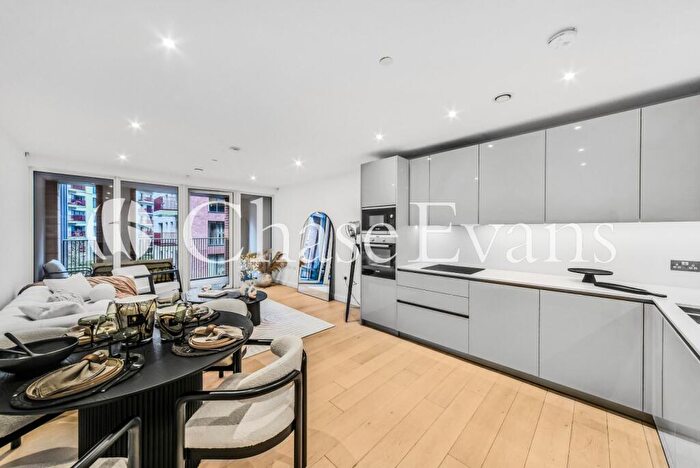 2 Bedroom Flat For Sale In Weymouth Building, Deacon Street, Elephant & Castle, London, SE17