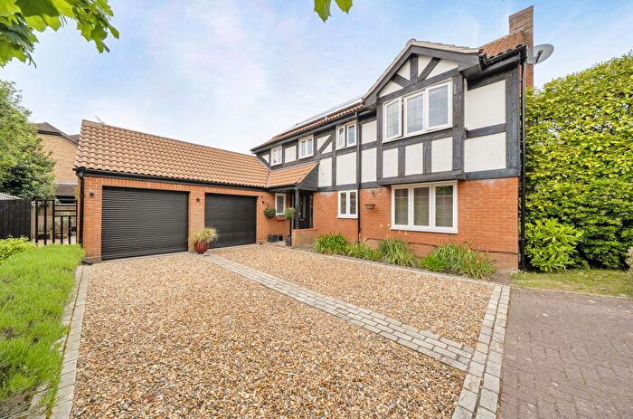 5 Bedroom Detached House For Sale In Fletcher Gardens, Bracknell, Berkshire, RG42