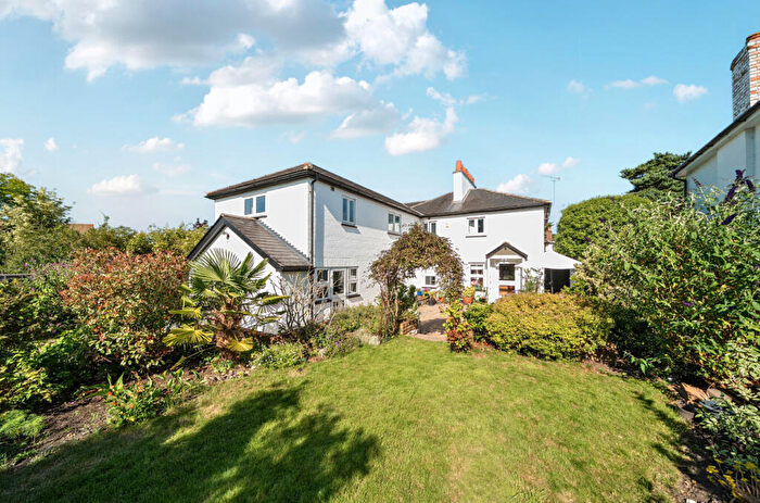4 Bedroom Detached House For Sale In Gravel Road, Bromley Common, Kent, BR2