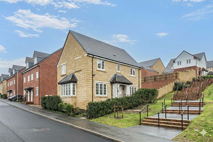 4 Bedroom Detached House For Sale In Wheatfield Avenue, Chippenham, SN14