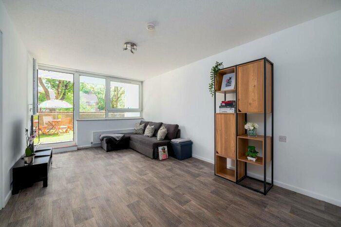 1 Bedroom Flat To Rent In Wickway Court, Peckham, London, SE15