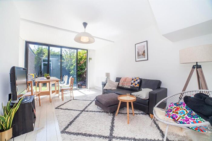 3 Bedroom Terraced House To Rent In Ambergate Street, Kennington, SE17