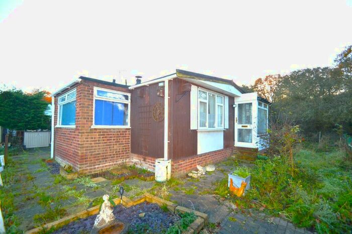 2 Bedroom Mobile Home For Sale In The Dome Village, Hockley, SS5