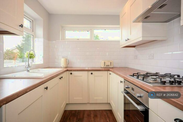 2 Bedroom Bungalow To Rent In Riber Close, Inkersall, Chesterfield, S43