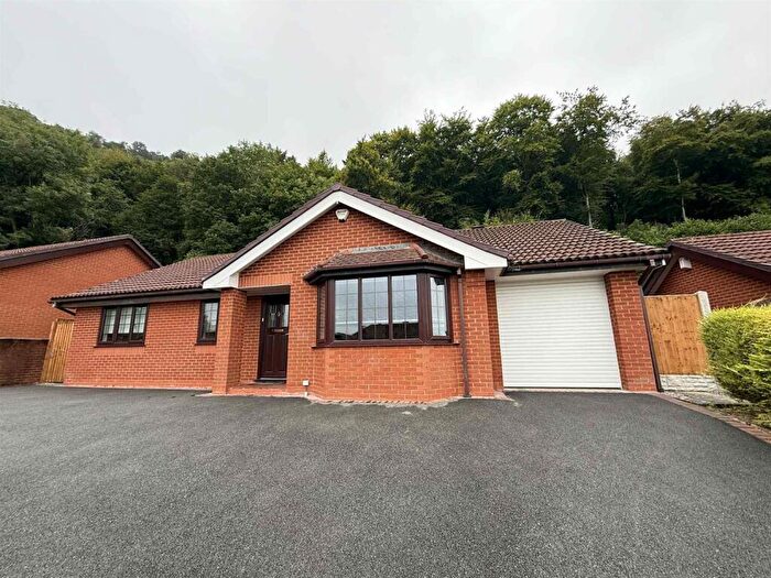 3 Bedroom Detached Bungalow For Sale In Lon Dderwen, Abergele, LL22
