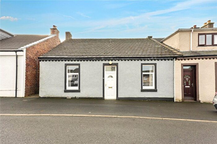 3 Bedroom Semi-Detached House For Sale In Chamberfield Road, Dunfermline, Fife, KY12