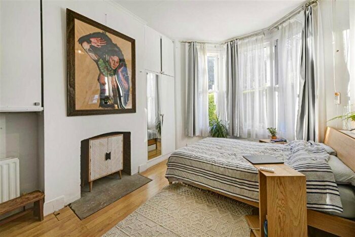 1 Bedroom Flat For Sale In Embleton Road, Lewisham, SE13