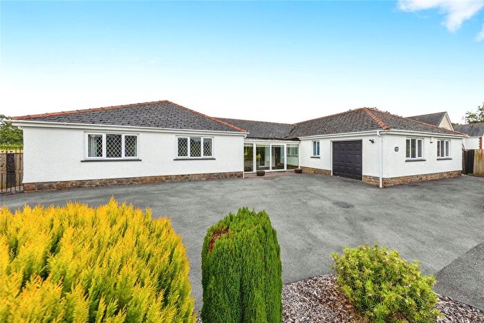 4 Bedroom Bungalow For Sale In Heol Cennen, Ffairfach, Llandeilo, Carmarthenshire, SA19