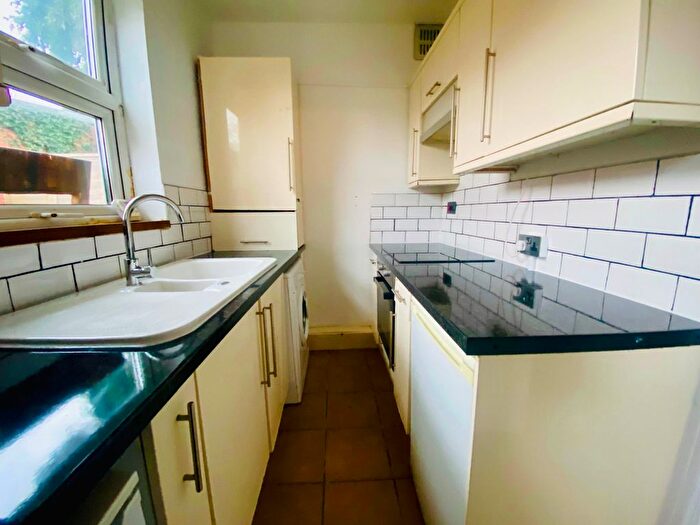 2 Bedroom Flat To Rent In Whitney Avenue, Redbridge, Essex, IG4