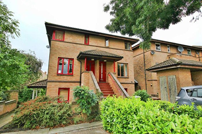 2 Bedroom Maisonette For Sale In Bradwell Common Boulevard, Bradwell Common, Milton Keynes, MK13