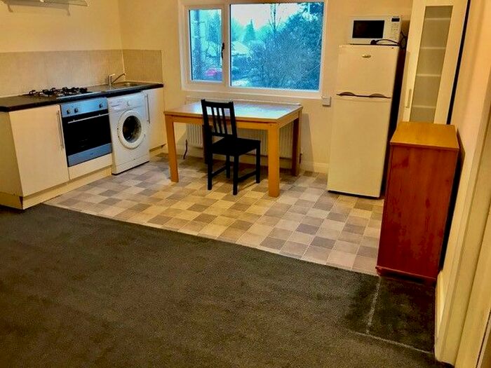 1 Bedroom Flat To Rent In Western Avenue, London, NW11