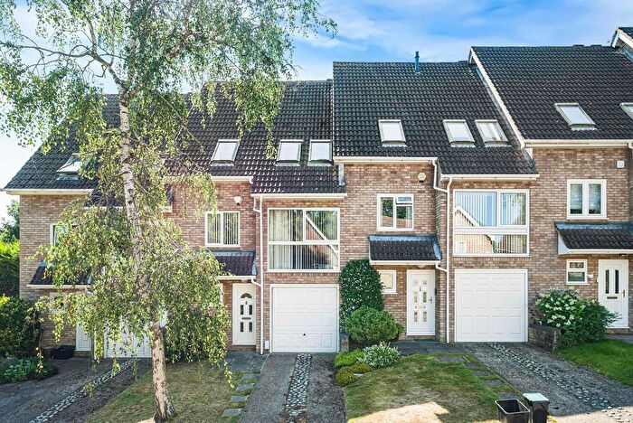 4 Bedroom Terraced House For Sale In Rolvenden Gardens, Bromley, BR1