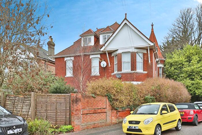 2 Bedroom Apartment For Sale In Richmond Park Road, Bournemouth, BH8