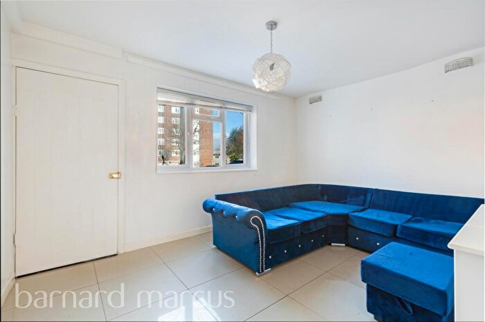 2 Bedroom End Of Terrace House To Rent In Overbury Crescent, New Addington, Croydon, CR0