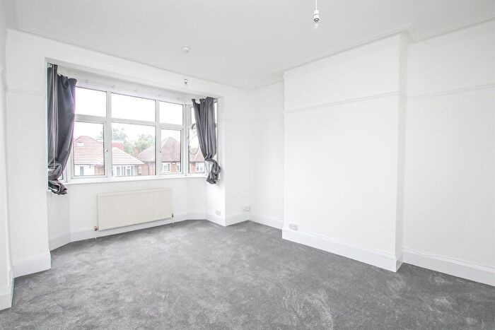 2 Bedroom Flat To Rent In Heriot Road, Hendon, NW4