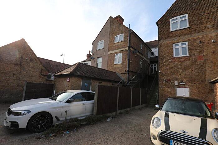 1 Bedroom Flat To Rent In Main Road, Romford, London, RM2