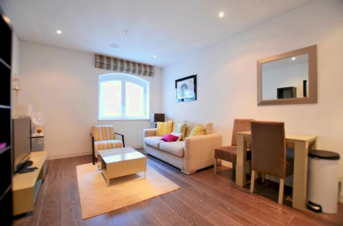 1 Bedroom Flat To Rent In Marconi House, Strand, London, WC2R