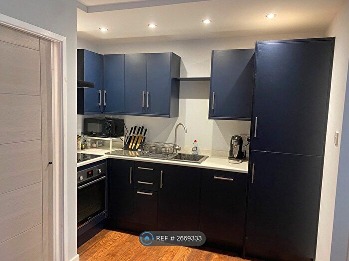 1 Bedroom Flat To Rent In Weare Court, Bristol, BS1