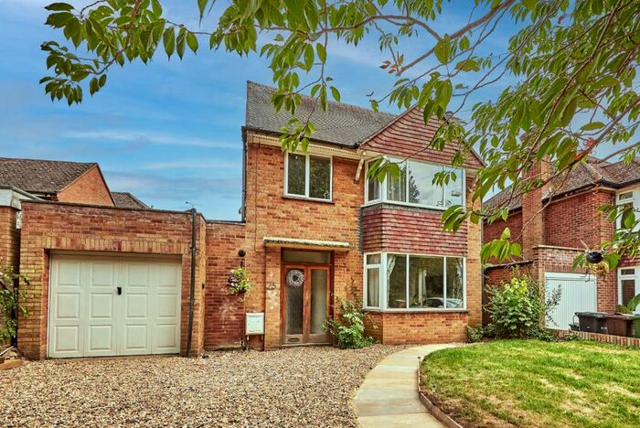 3 Bedroom Detached House For Sale In Toulmin Drive, St. Albans, Hertfordshire, AL3