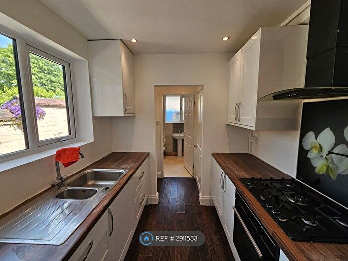 3 Bedroom Terraced House To Rent In Bredbury St, Oldham, OL9