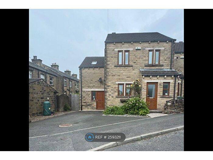 4 Bedroom Semi-Detached House To Rent In Meal Hill Lane, Huddersfield, HD7