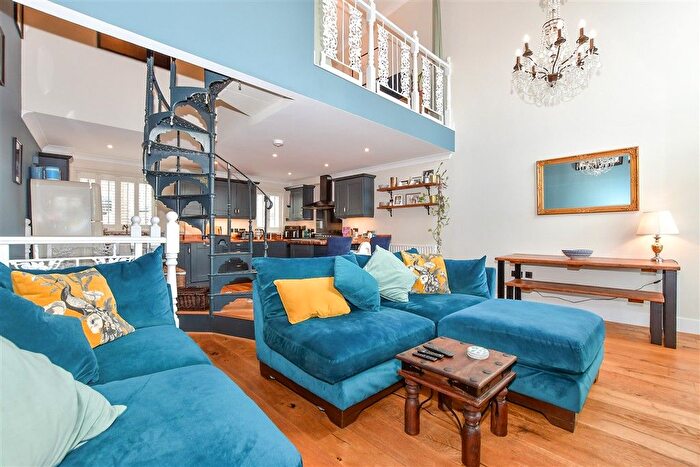 3 Bedroom Town House For Sale In Sandling Lane, Penenden Heath, Maidstone, Kent, ME14