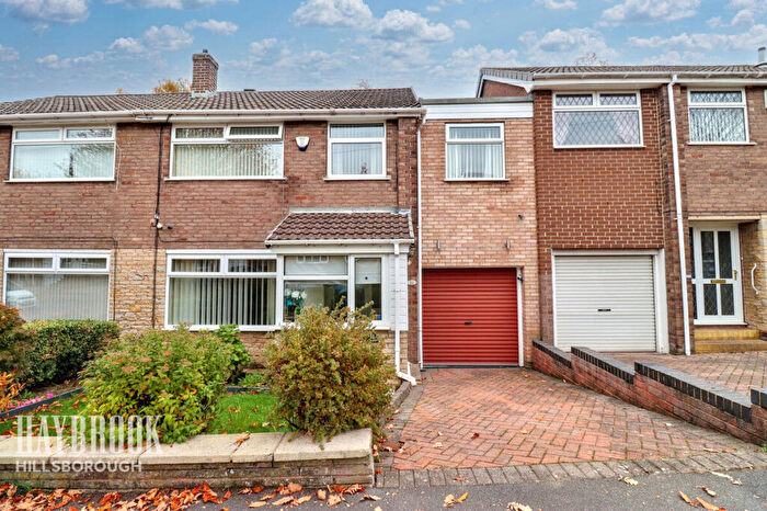 4 Bedroom Semi-Detached House For Sale In Binsted Grove, Sheffield, S5