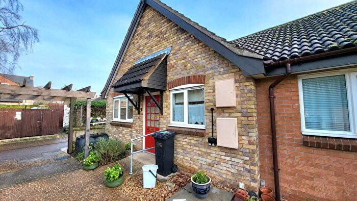 2 Bedroom Bungalow For Sale In Kimbolton Court, Peterborough, PE1