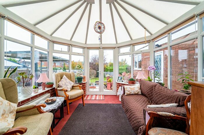 2 Bedroom Semi-Detached Bungalow For Sale In Raewood Avenue, Hawarden, CH5